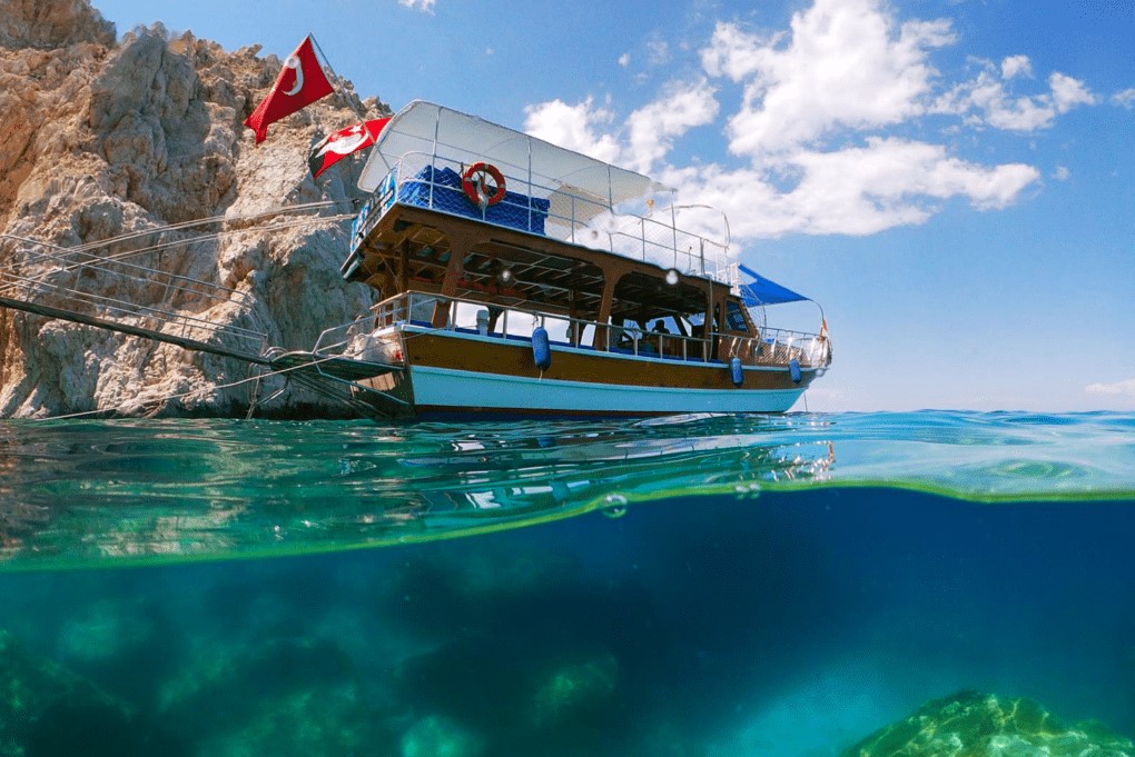 ⛵️ Tekne Turlaryla Keşfedilen Gizli Koylar
